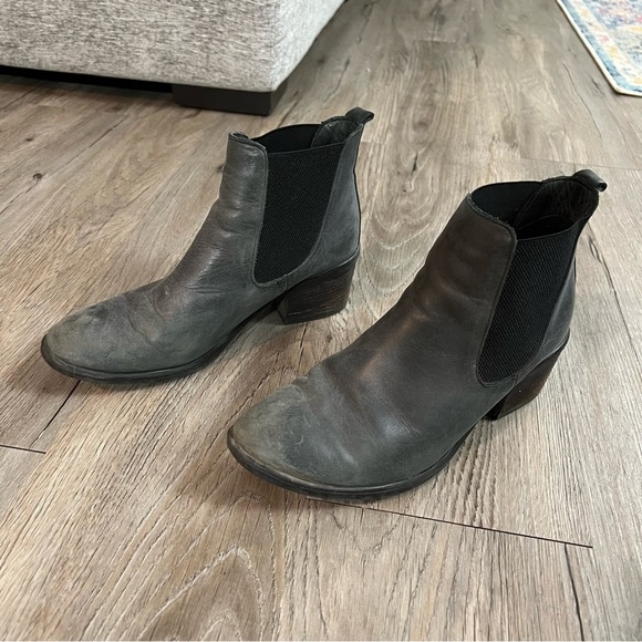 Bueno Shoes - Gray Leather Ankle Boots